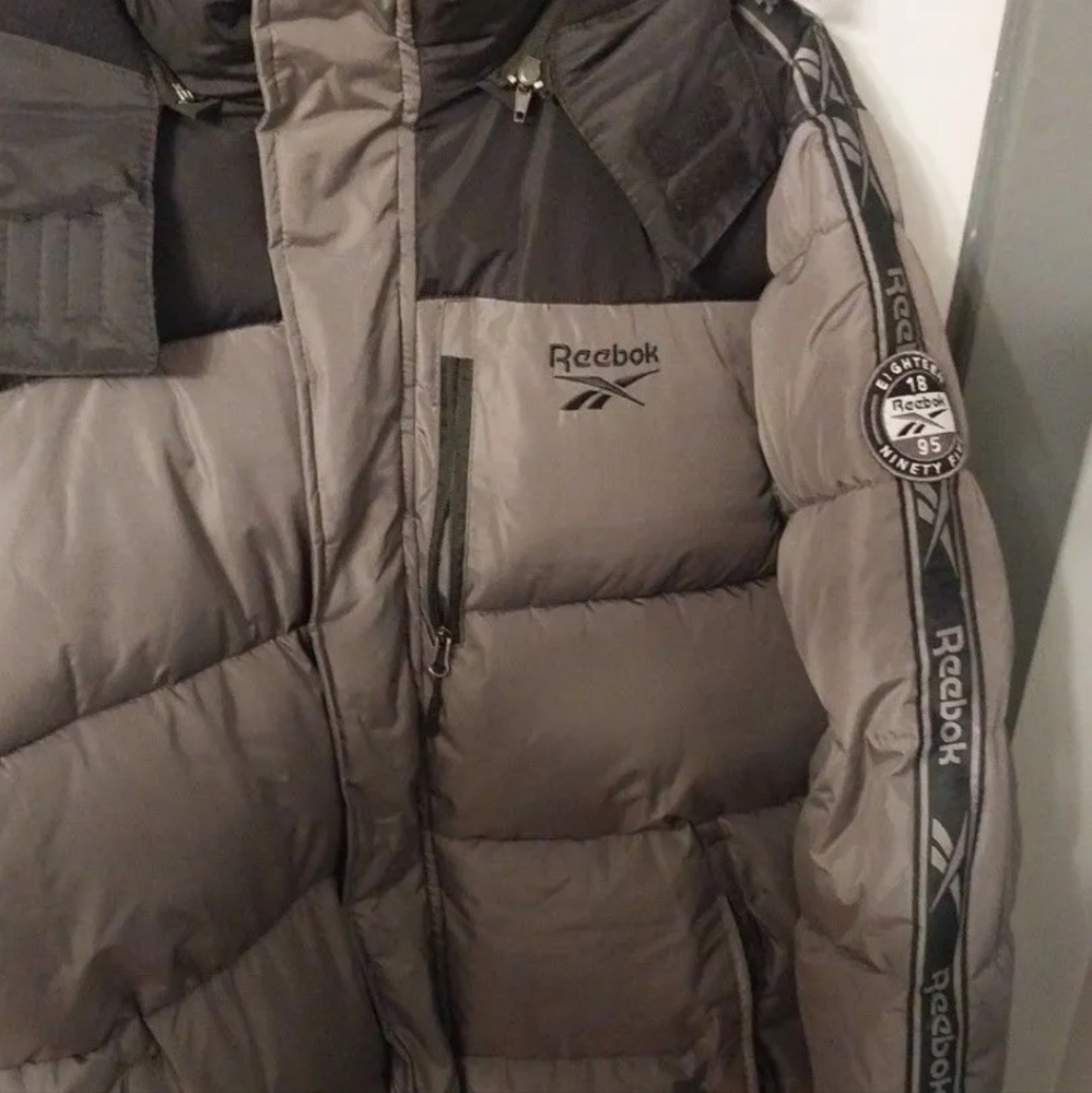 Reebok Men's Black and Gray Puffer Jacket - Picture 2 of 6